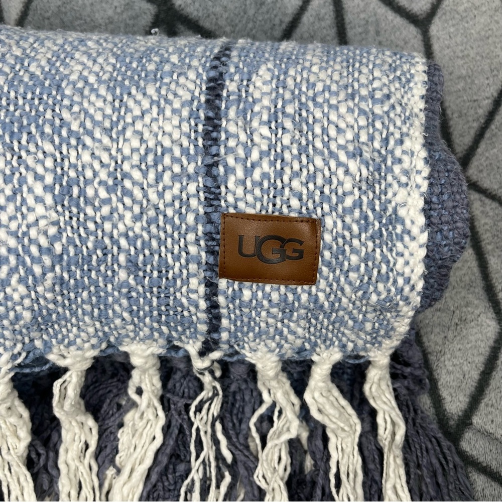 UGG Benson Blue Plaid Fringed Throw Blanket 70”x50” Z - Picture 4 of 6